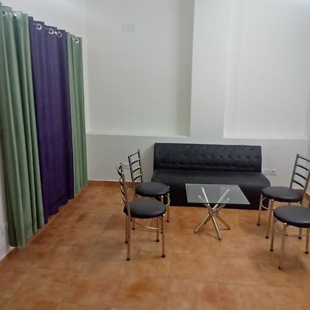 Hotel Nathu Palace 뉴델리 외부 사진