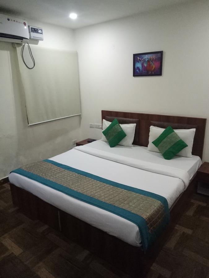 Hotel Nathu Palace 뉴델리 외부 사진