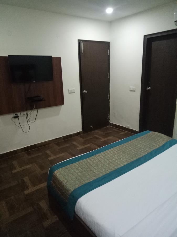 Hotel Nathu Palace 뉴델리 외부 사진