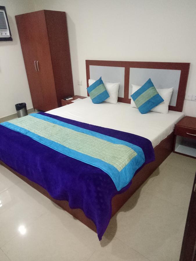 Hotel Nathu Palace 뉴델리 외부 사진